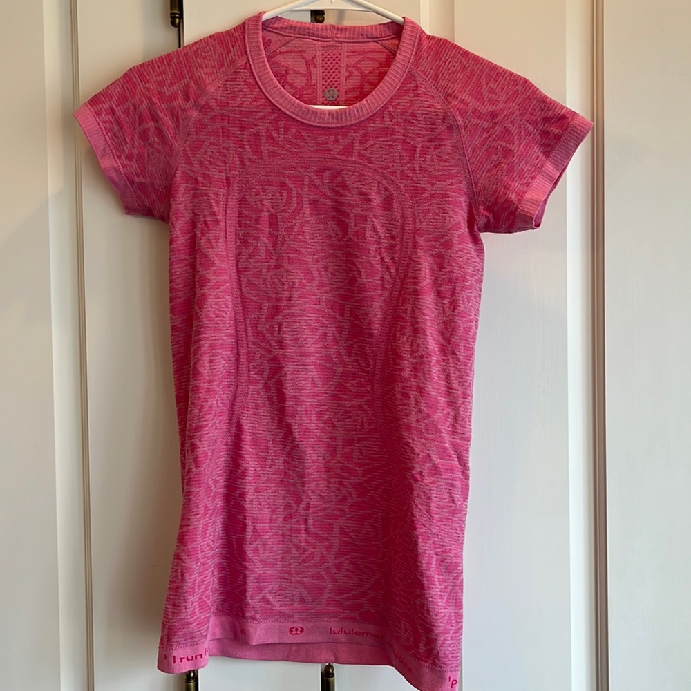 Lululemon Rose Print Short Sleeve Athletic Top